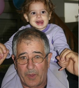 שירה על הכתפיים של סבא חיים 